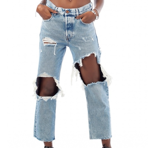 Light wash distressed diesel jeans - Picture 5 of 15